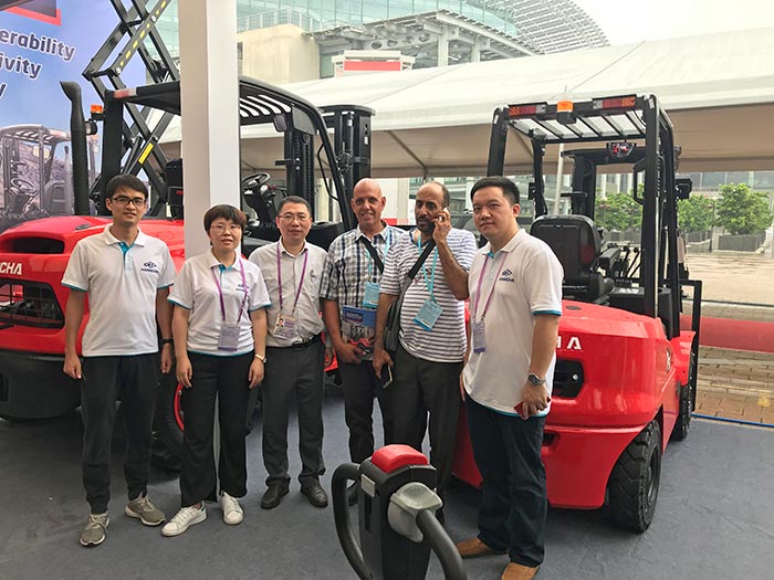 The 124th Canton Fair – HANGCHA Forklift (9).jpg